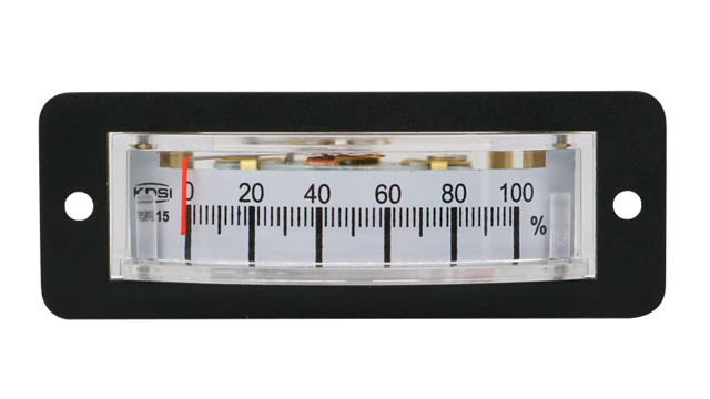 数字电压表的测量精度会受到哪些因素的影响？