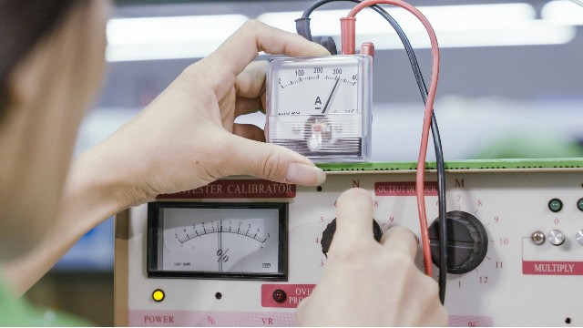 选择昆山康的斯的指针电流表电压表有什么优势？